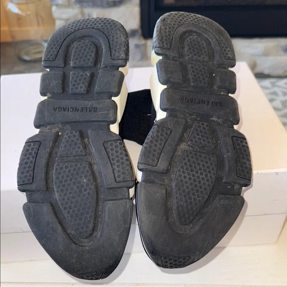 Balenciaga Speed Trainer Black Knit Logo Sock Sneakers with White Sole US size 9 - Picture 5 of 9